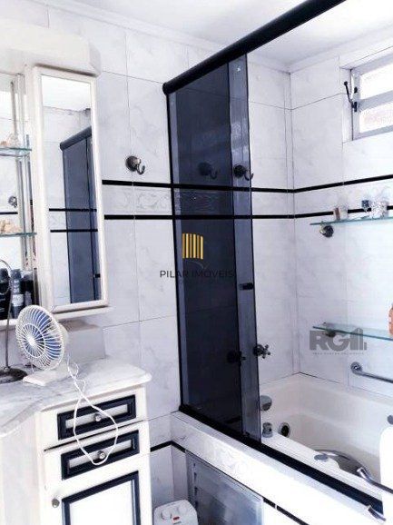 Casa para Venda - 200m², 5 dormitórios, sendo 1 suites, 4 vagas - Glória