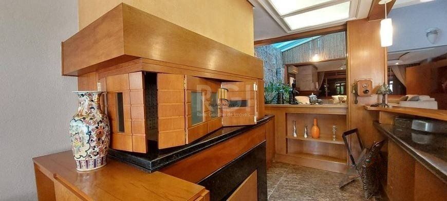 Excelente casa de  386m² com 04 dormitórios sendo 03 suítes.