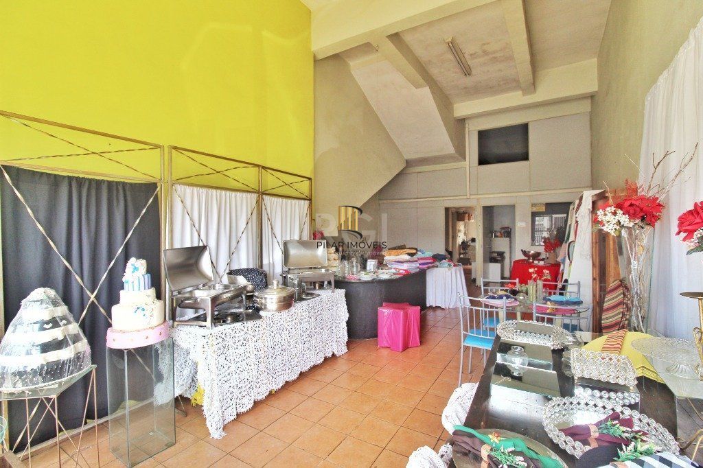 Loja para Venda - 60m², 0 dormitórios, 3 vagas - Petrópolis