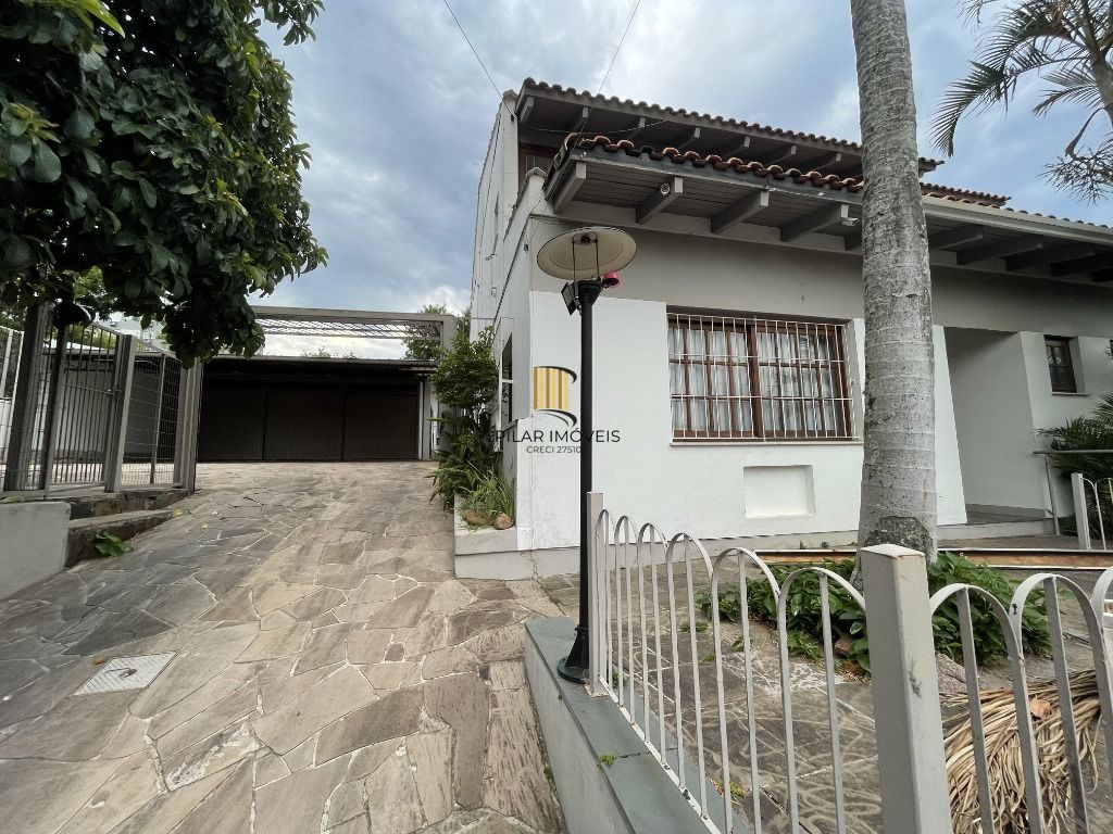 Casa 6 dormitórios no bairro Partenon