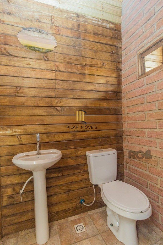 Casa com 240m², 3 dormitórios, 6 vagas no bairro Sarandi