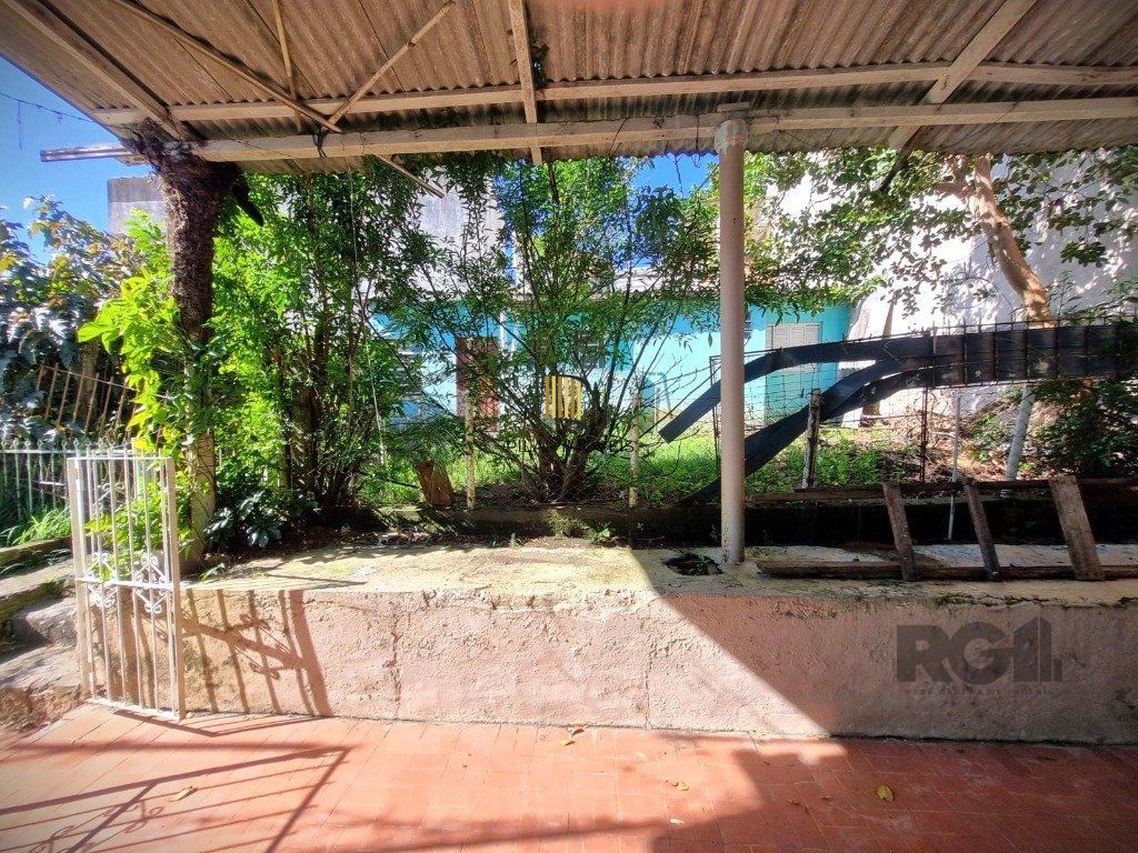 Casa 4 Dormitório(s) Bairro Nonoai