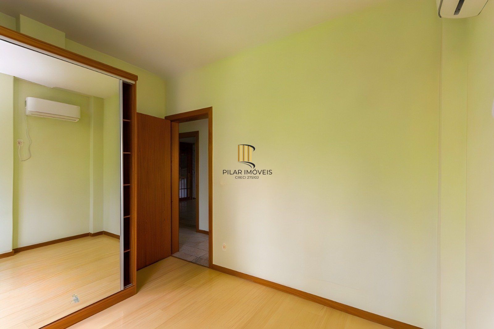 Apartamento de 2 dormitórios á venda no Bairro Mont Serrat, Porto Alegre.