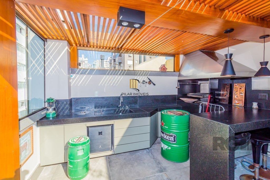 Excelente cobertura de 182m² com 3 dormitórios e 2 vagas.