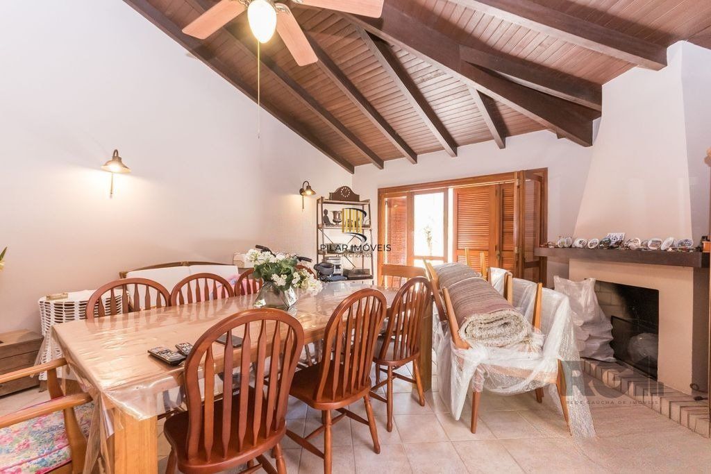 Casa de 3 dormitórios no bairro Chácara das Pedras