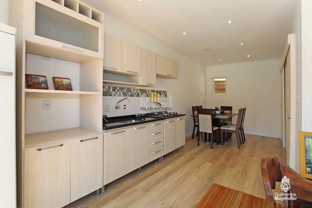 Casa para Venda - 240m², 5 dormitórios, sendo 1 suites, 3 vagas - Menino Deus