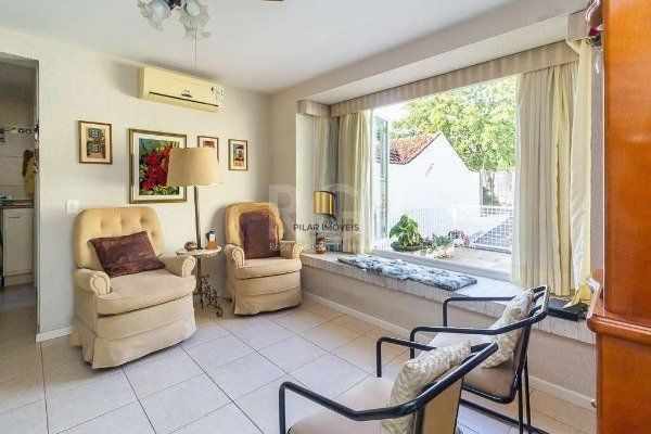 Casa para Venda - 227m², 3 dormitórios, sendo 1 suites, 4 vagas - Azenha