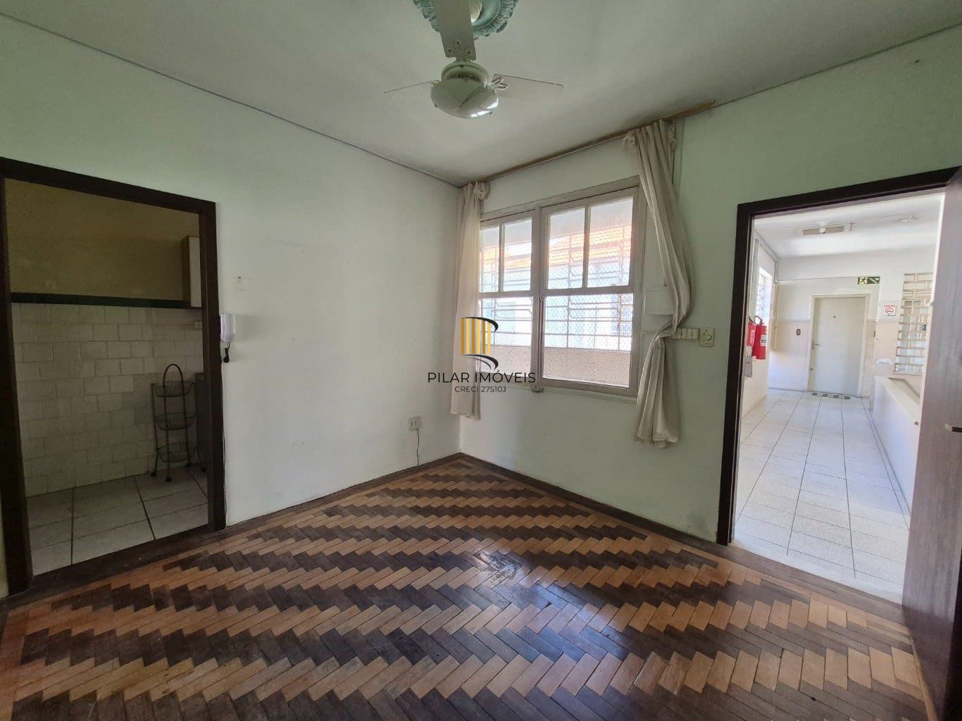 Apartamento de 1 dormitório à venda em Menino Deus, Porto Alegre.