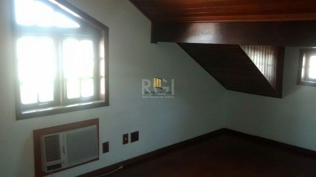Casa para Venda - 316m², 3 dormitórios, sendo 1 suites, 2 vagas - Cavalhada