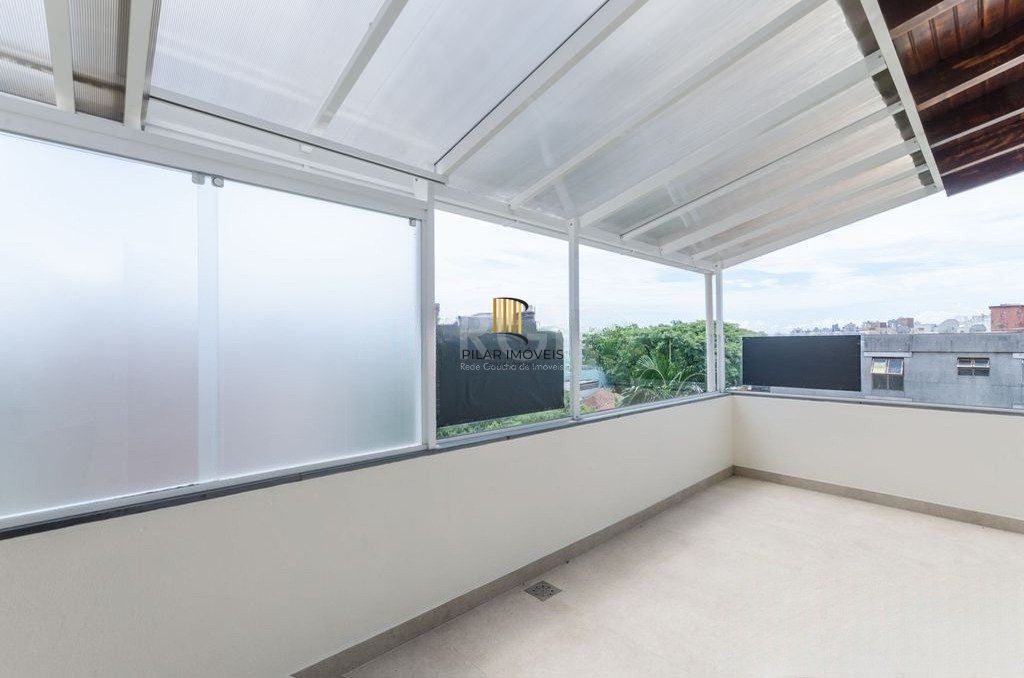 Cobertura semi mobiliada com 2 dormitórios, terraço com churrasqueira e 1 vaga de garagem no bairro Santo Antonio