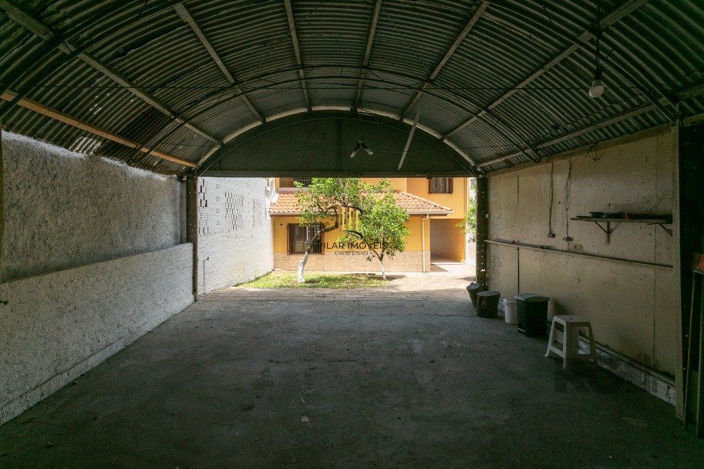 Casa com 5 dormitórios no bairro Jardim Carvalho