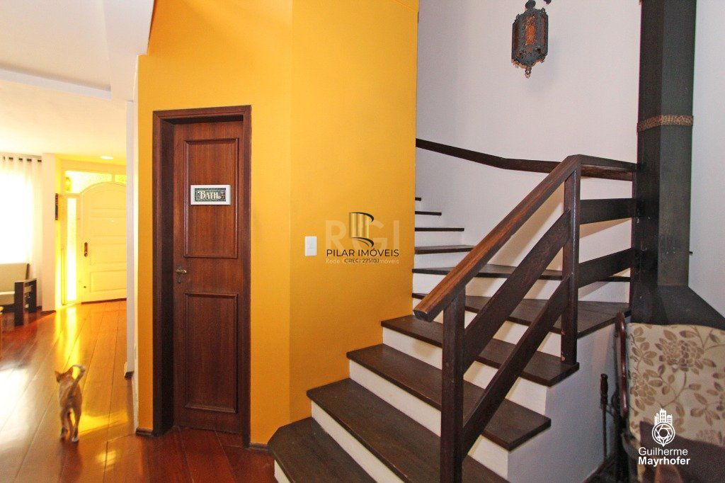 Casa para Venda - 240m², 5 dormitórios, sendo 1 suites, 3 vagas - Menino Deus