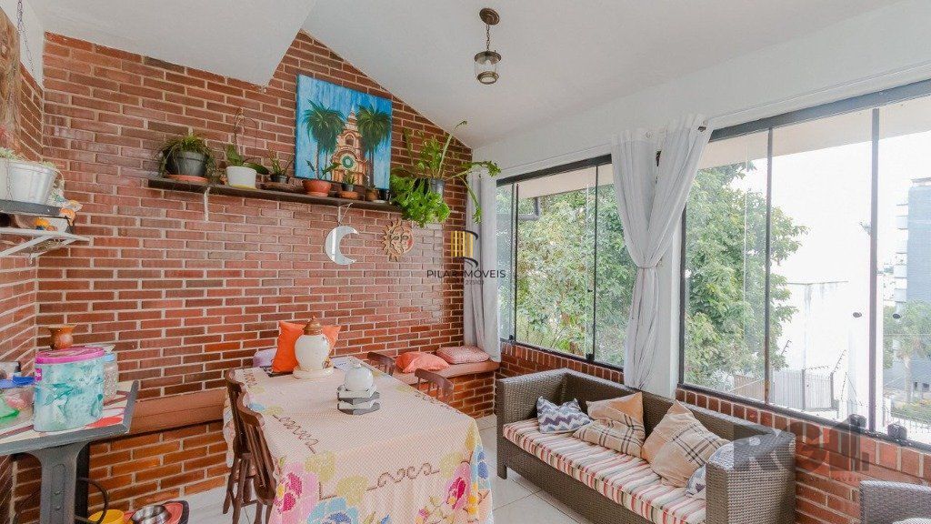 Casa 394m², 4 dormitórios, 4 vagas no bairro Cristo Redentor