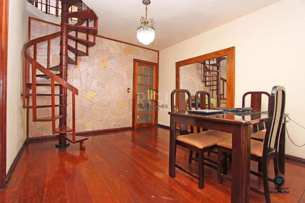 Casa para Venda - 180m², 3 dormitórios, sendo 1 suites, 3 vagas - Parque dos Maias