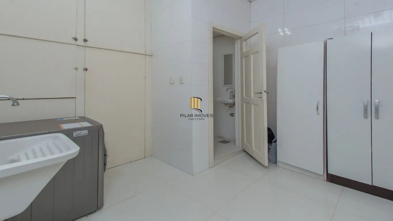 Apartamento com 3 dormitórios e 99m² à venda em Petrópolis.