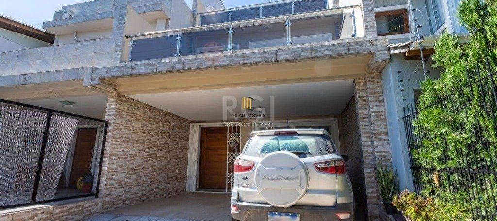 Excelente casa com 3 dormitórios e piscina
