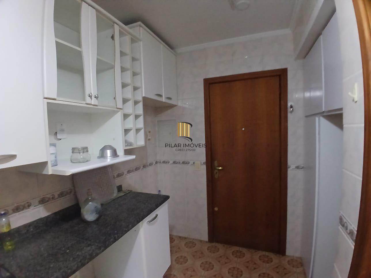 Apartamento de 03 dormitorios e vaga coberta no Menino Deus