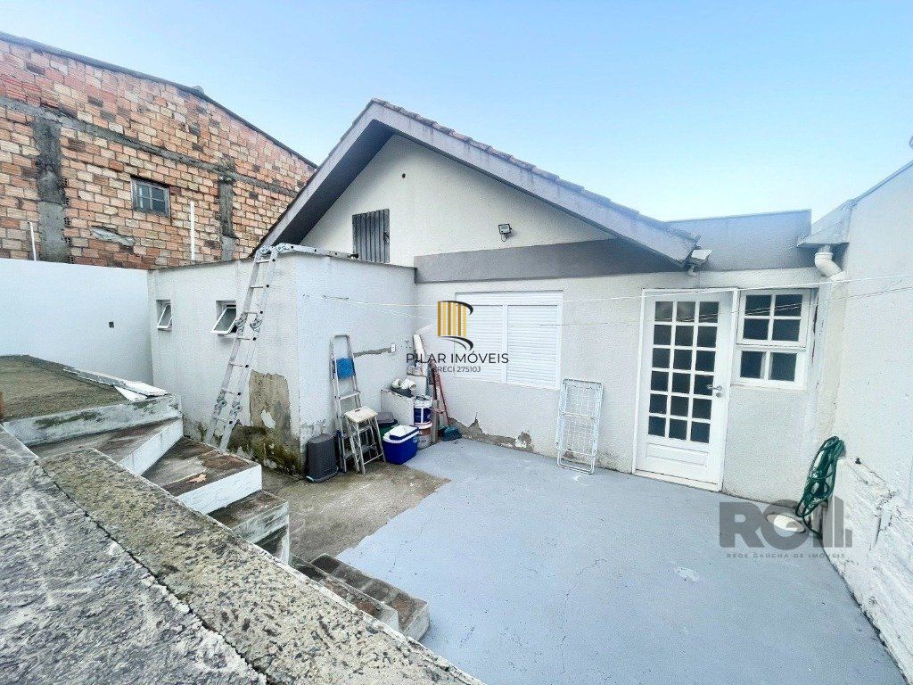 Casa de 2 dormitórios no bairro Jardim Sabará