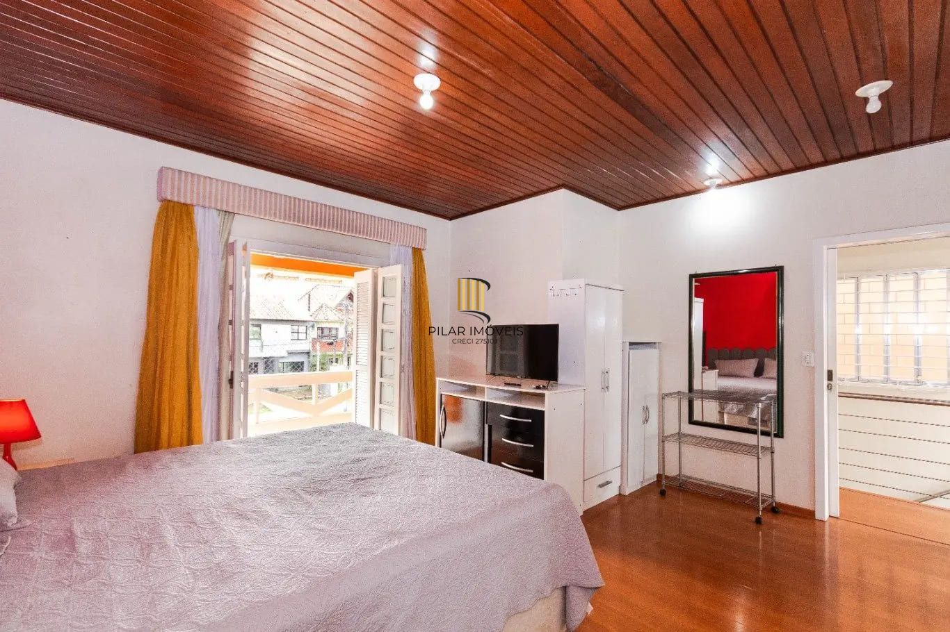 Casa com 3 dormitórios e 223m² à venda em Parque Santa Fé, Porto Alegre.