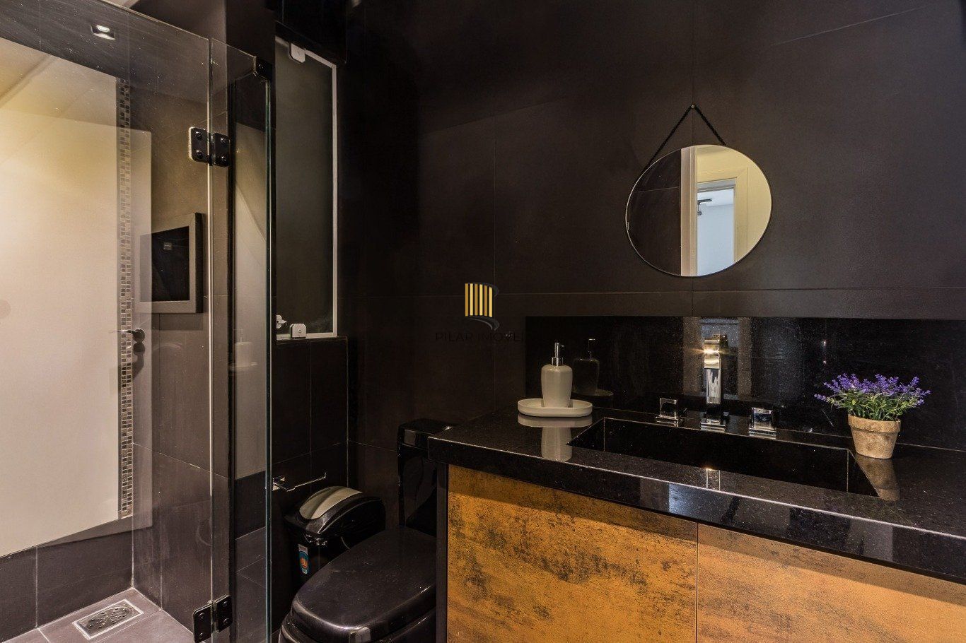 Cobertura de 3 dormitórios à venda em Mont'Serrat, Porto Alegre.