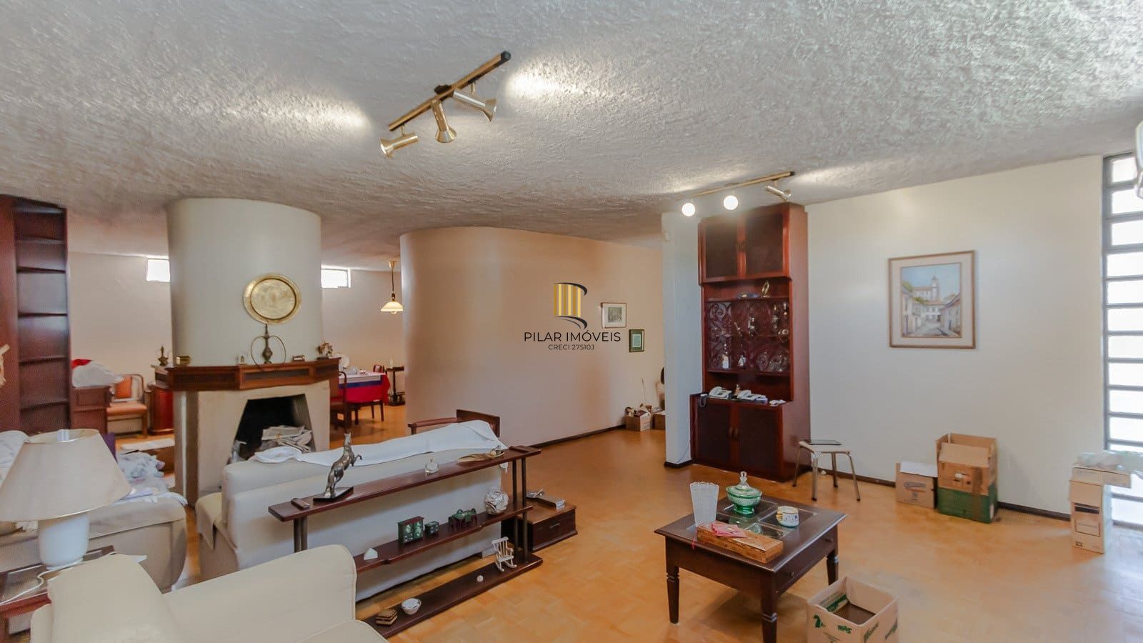 Casa com 3 dormitórios com 279.5m², no bairro Três Figueiras
