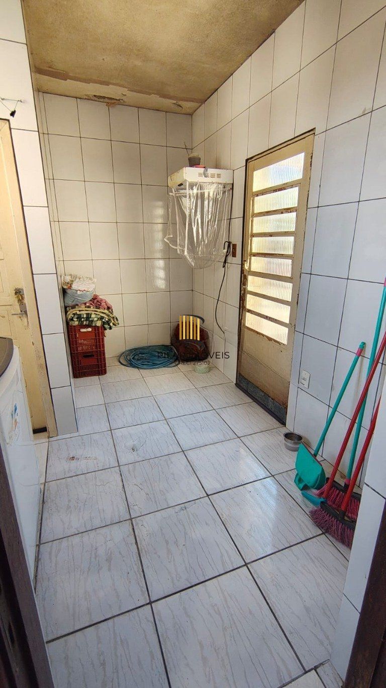 Casa de 3 dormitórios no bairro à venda em Vila Nova, Porto Alegre