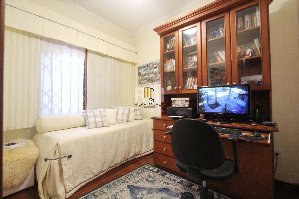 Casa para Venda - 250m², 3 dormitórios, sendo 1 suites, Teresópolis