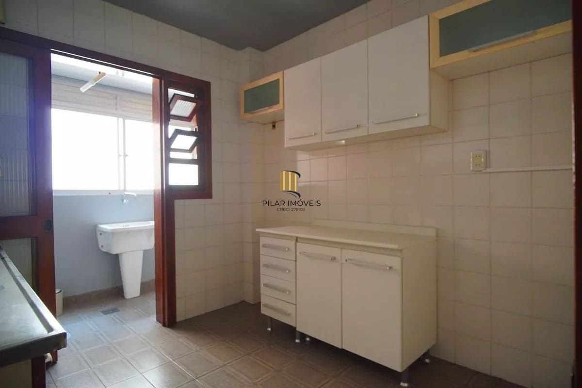 Apartamento de 3 dormitórios à venda em Petrópolis - Porto Alegre