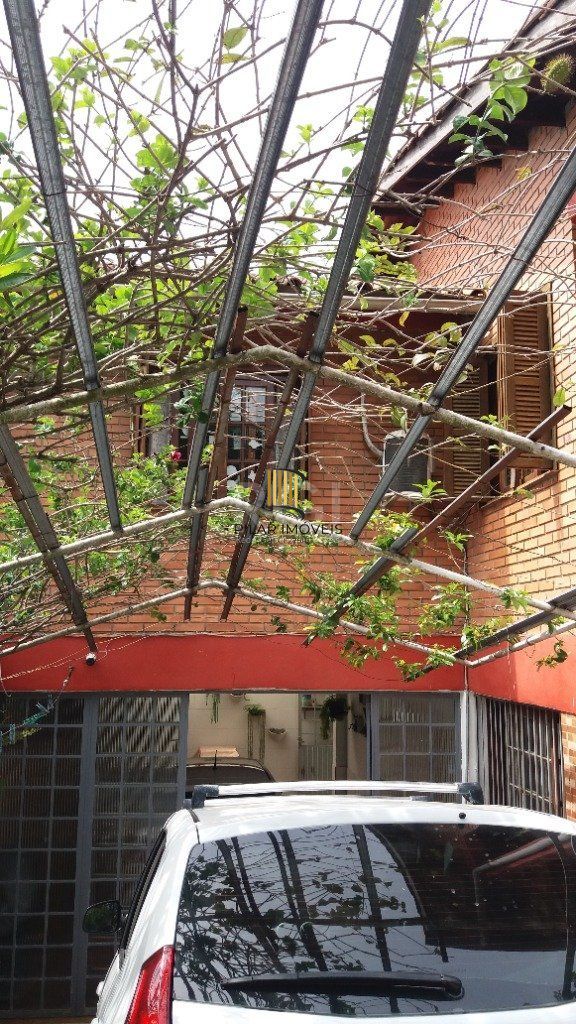 Casa para Venda - 228m², 3 dormitórios, 3 vagas - Teresópolis