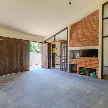 Casa à Venda na Rua da Gruta – 241,99m² – Próxima ao Hospital Divina Providência