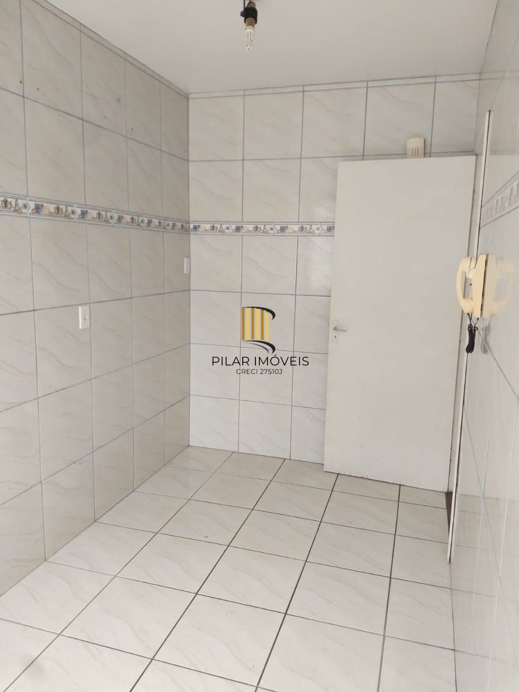 Apartamento de 2 dormitórios à venda em Passo d'Areia, Porto Alegre.