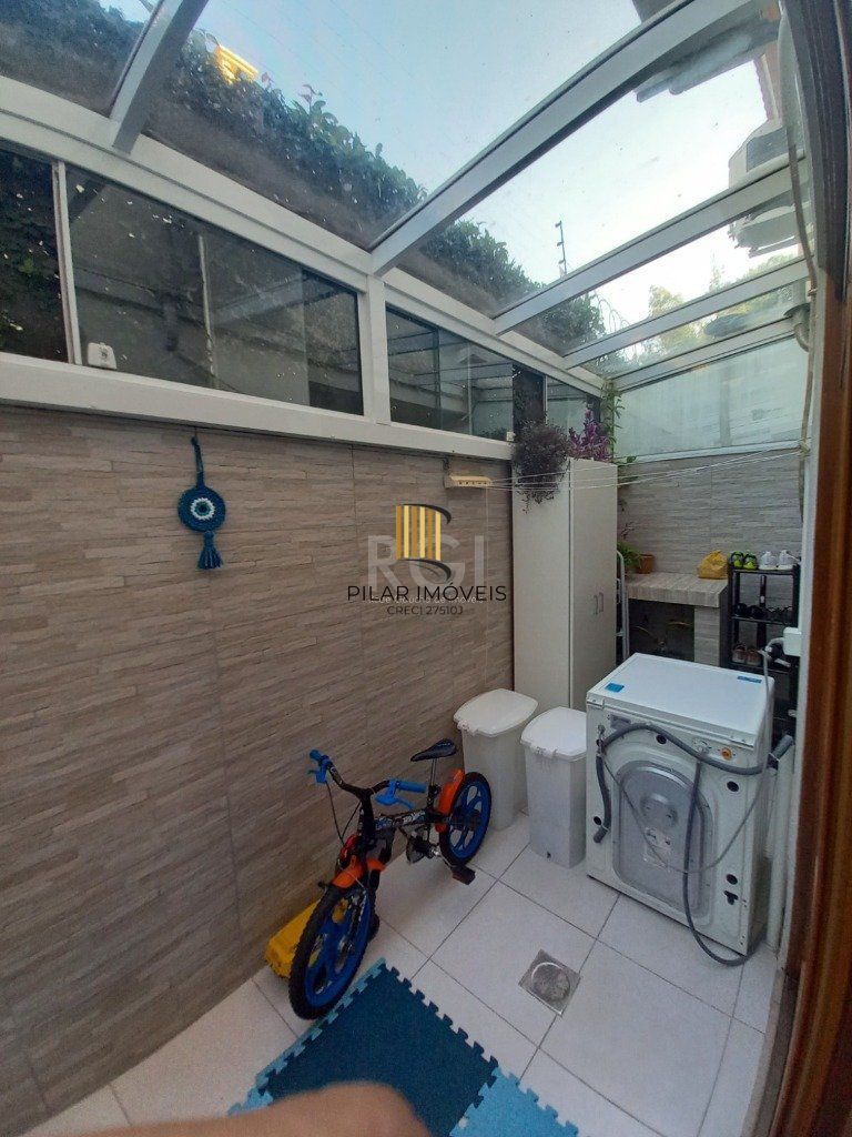 Casa de Condomínio 3 dormitórios no bairro Ipanema