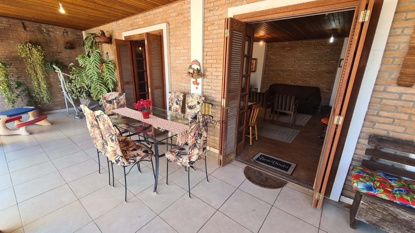 Casa com 4 dormitórios, 2 vagas e 300m² á venda