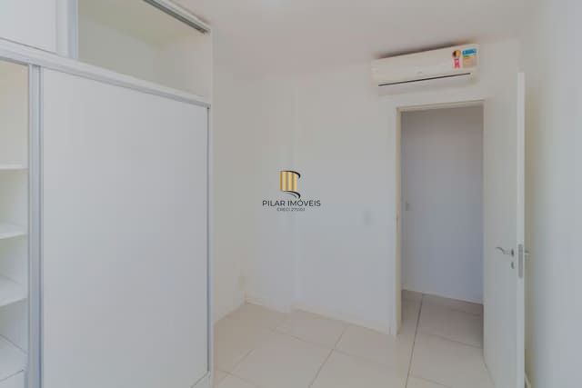 Apartamento de 2 dormitórios à venda em São Geraldo, Porto Alegre.