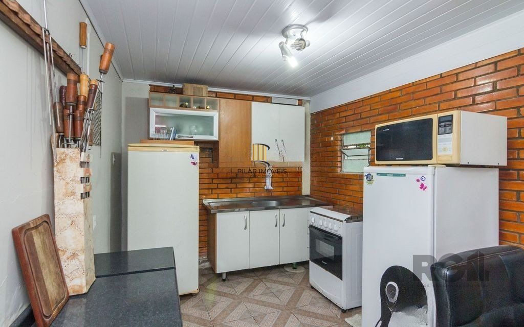 Casa 03 dormitórios com piscina próxima a Av. Prof. Oscar Pereira e todos os recursos do bairro.