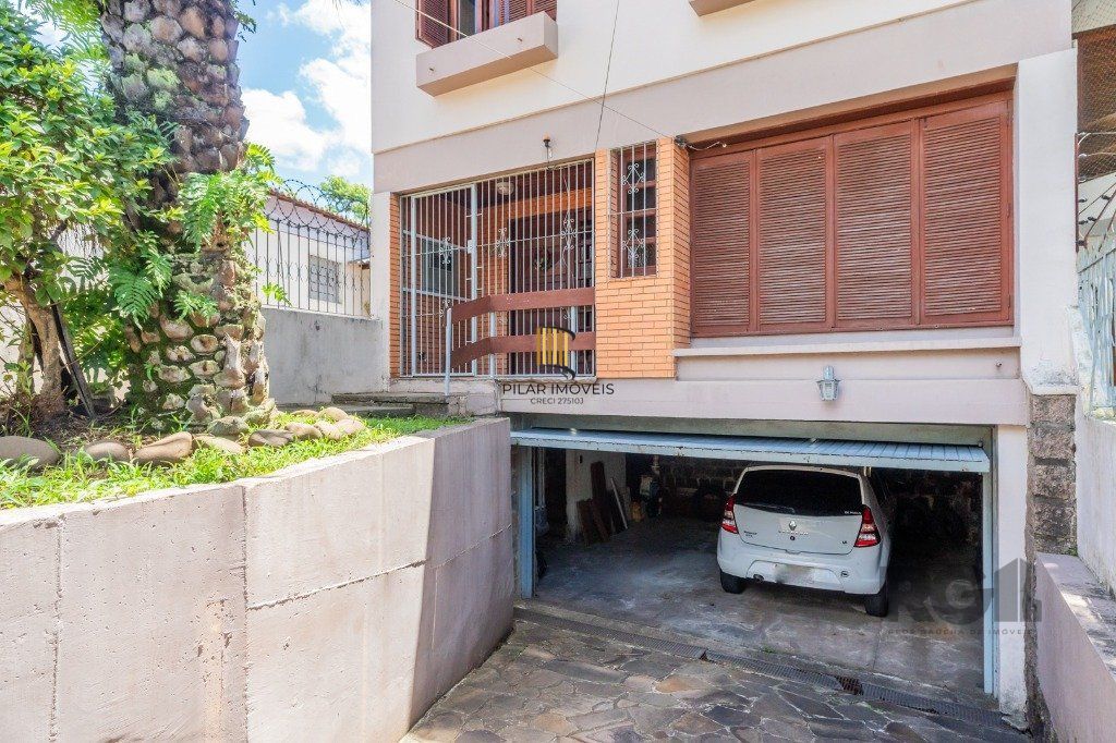 Casa com 4 dormitórios no bairro Gloria