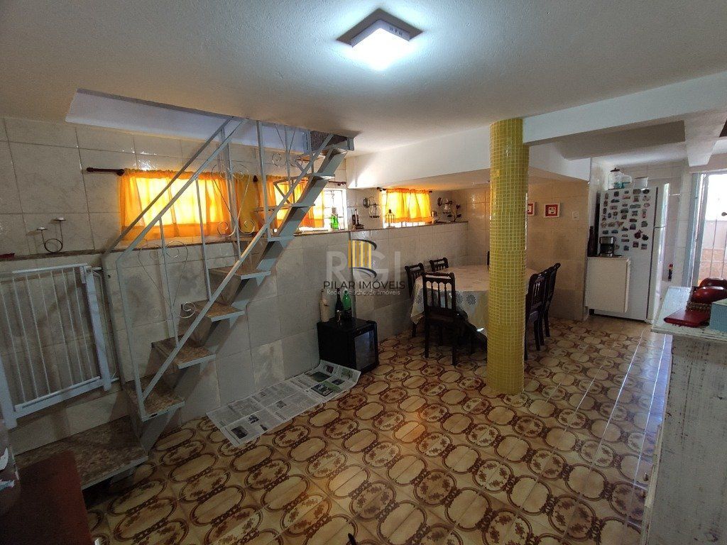 Casa para Venda - 142.8m², 4 dormitórios, 5 vagas - Teresópolis