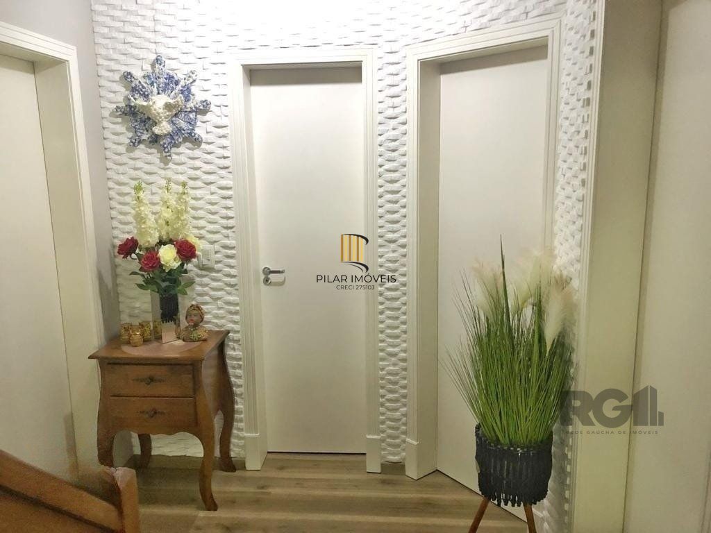 Casa em condomínio 114m² - 3 dormitórios, 1 suíte e 2 vagas no bairro Sarandi