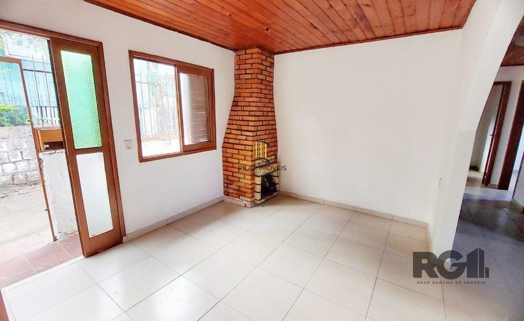 Casa de 3 dormitórios no bairro Cristal