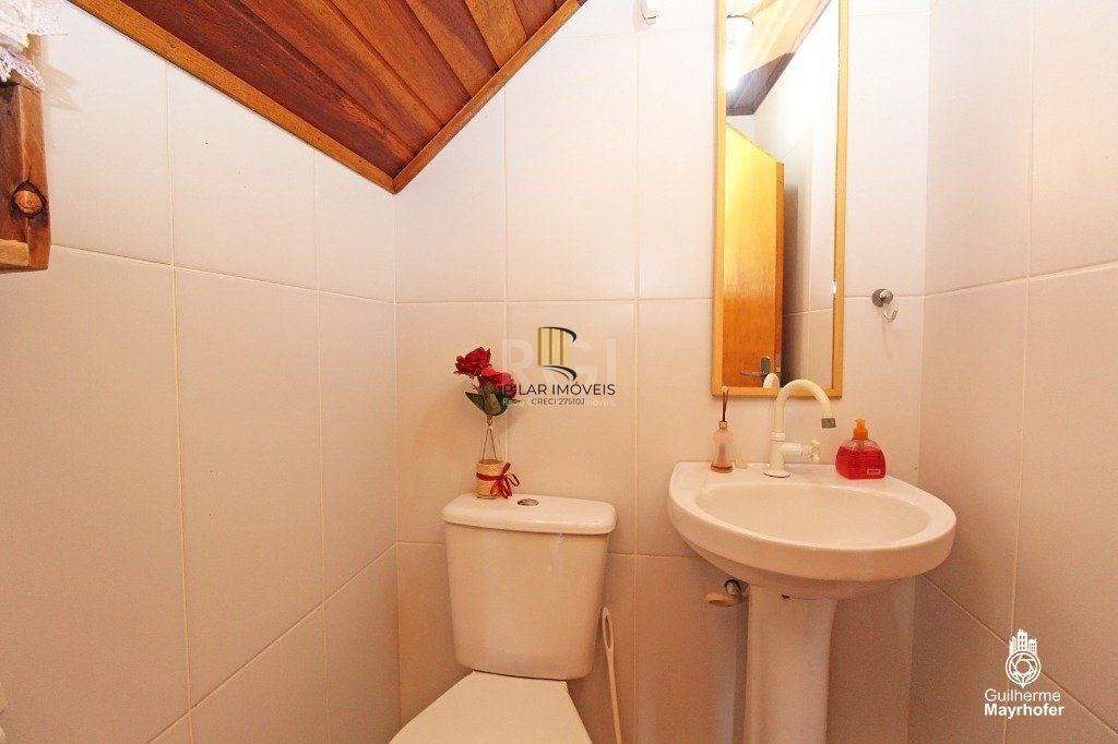 Casa para Venda - 220m², 2 dormitórios, sendo 2 suites, 3 vagas - Teresópolis