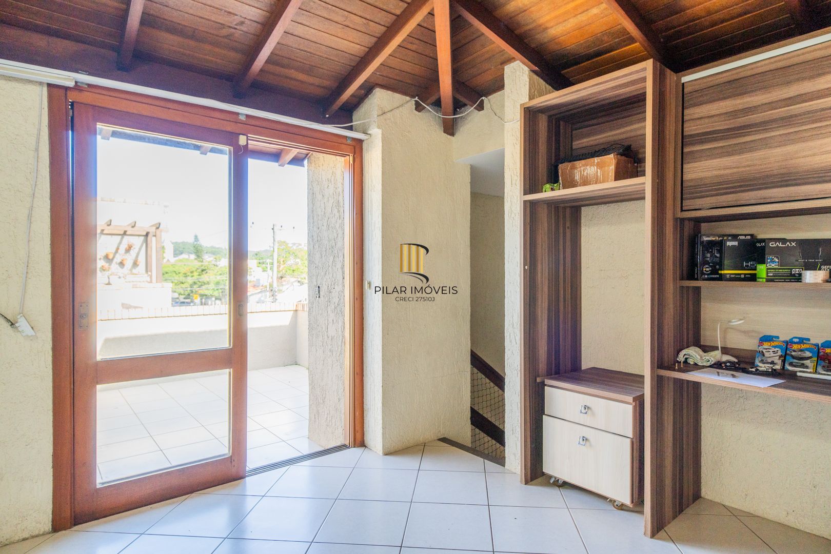 Casa em condomínio de 105m² - 2 dormitórios e 1 vaga no bairro Guarujá