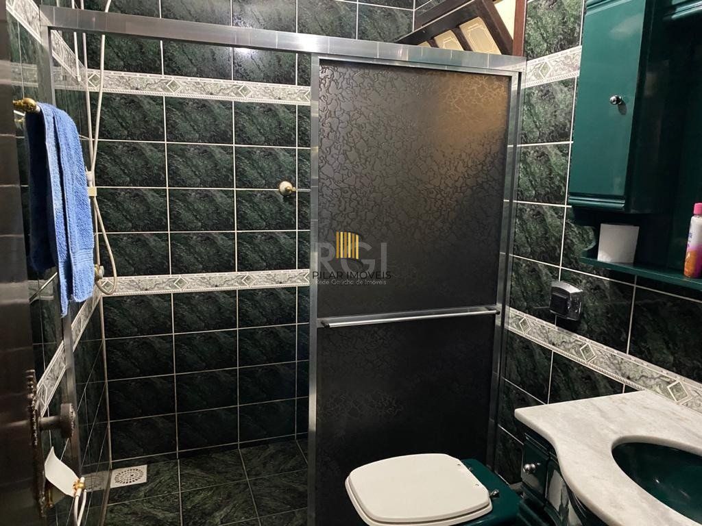 Casa para Venda - 330m², 6 dormitórios, 3 vagas - Cavalhada