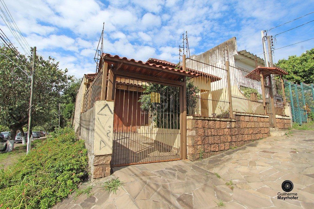 Casa para Venda - 150m², 2 dormitórios, 2 vagas - Nonoai