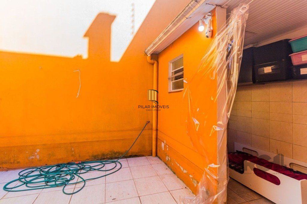 Casa com 99,73m², 2 dormitórios, 2 vagas no bairro Floresta