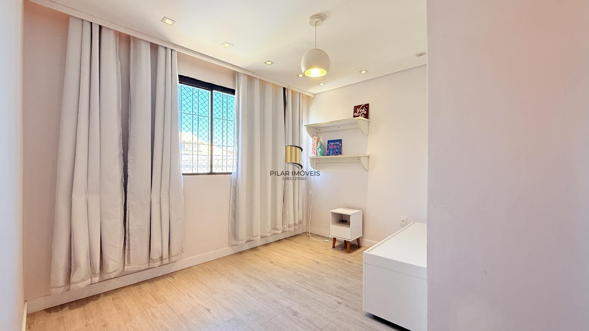 Casa 4 dormitórios no bairro Teresópolis