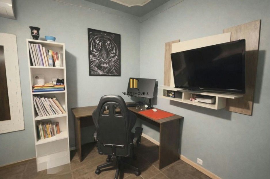 Casa com 3 dormitórios e edícula nos fundos no bairro Nonoai.