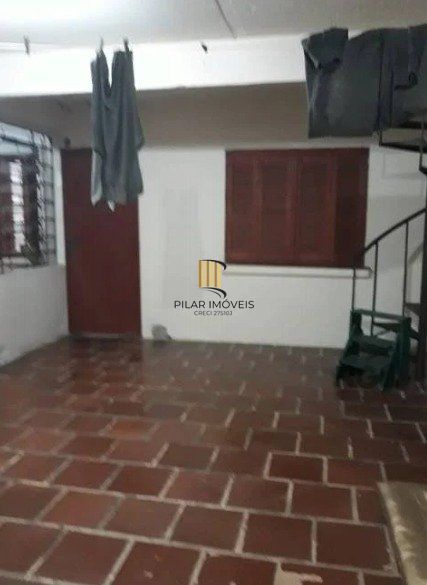 Casa para Venda - 200m², 5 dormitórios, sendo 1 suites, 4 vagas - Glória