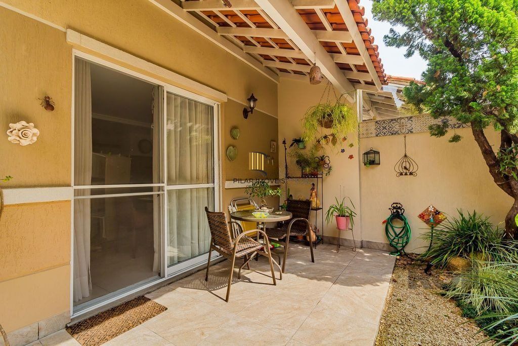 Casa em Condomínio, 157m², 4 dormitórios, 2 vagas no bairro Sarandi
