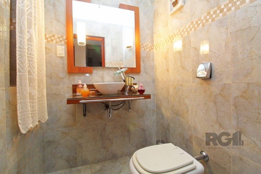 Casa de 275m² - 3 dormitórios e 3 vagas no bairro Coronel Aparício Borges