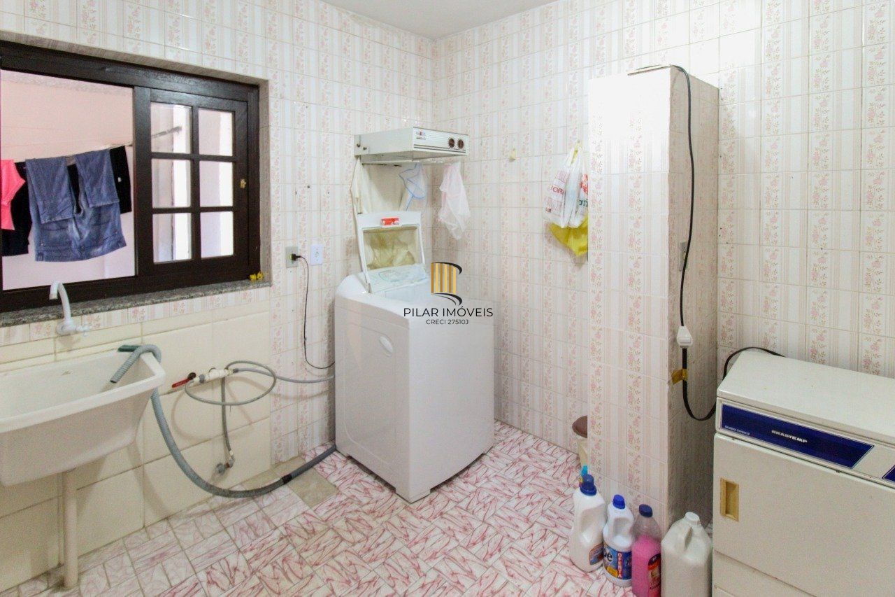 Casa com 6 dormitórios à Venda no Bairro Jardim Carvalho, Porto Alegre